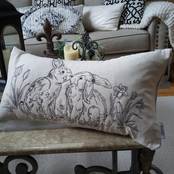 Boutique Other - NWT! Kissing BUNNIES Farmhouse DECOR Accent PILLOW
